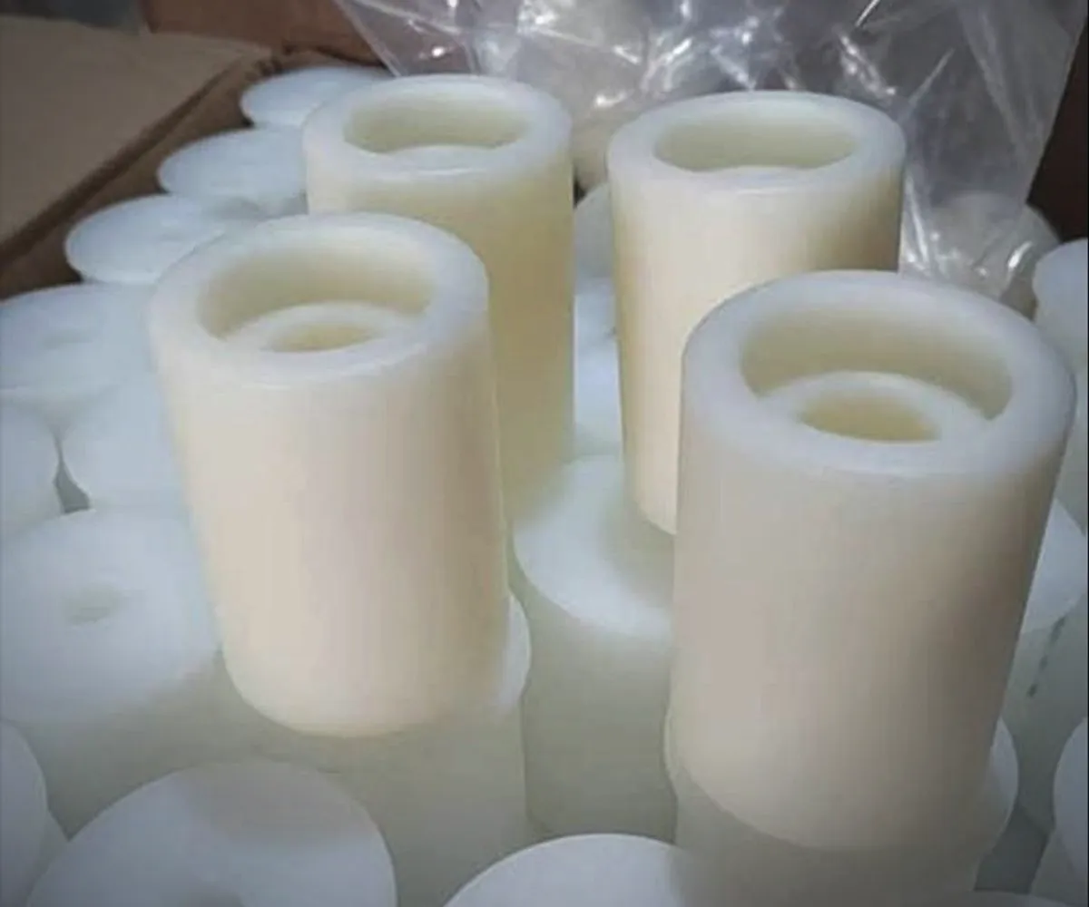 Buchas de nylon usinadas, prontas para entrega